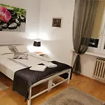 Klimatyczna Kawalerka W Centrum Warszawy